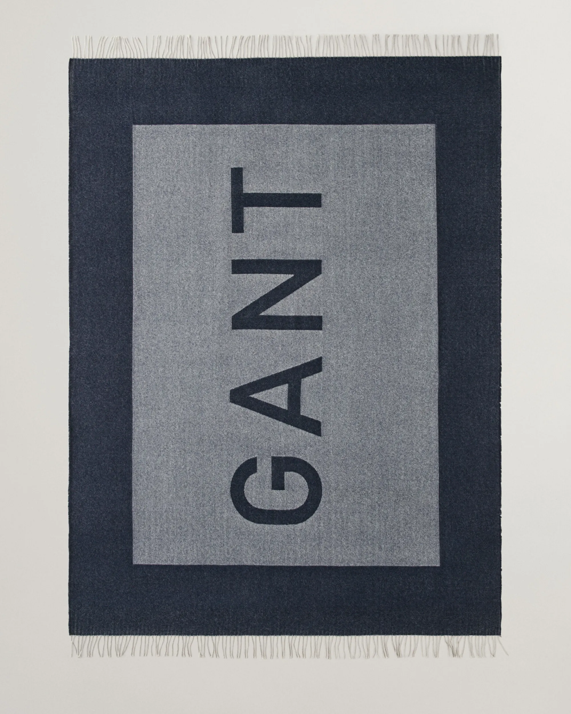Logo Throw