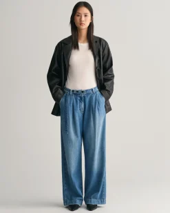Loose Fit Low-Waisted Belted Jeans