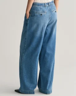 Loose Fit Low-Waisted Belted Jeans