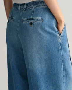 Loose Fit Low-Waisted Belted Jeans