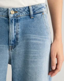 Low-Waisted Wide Leg Jeans