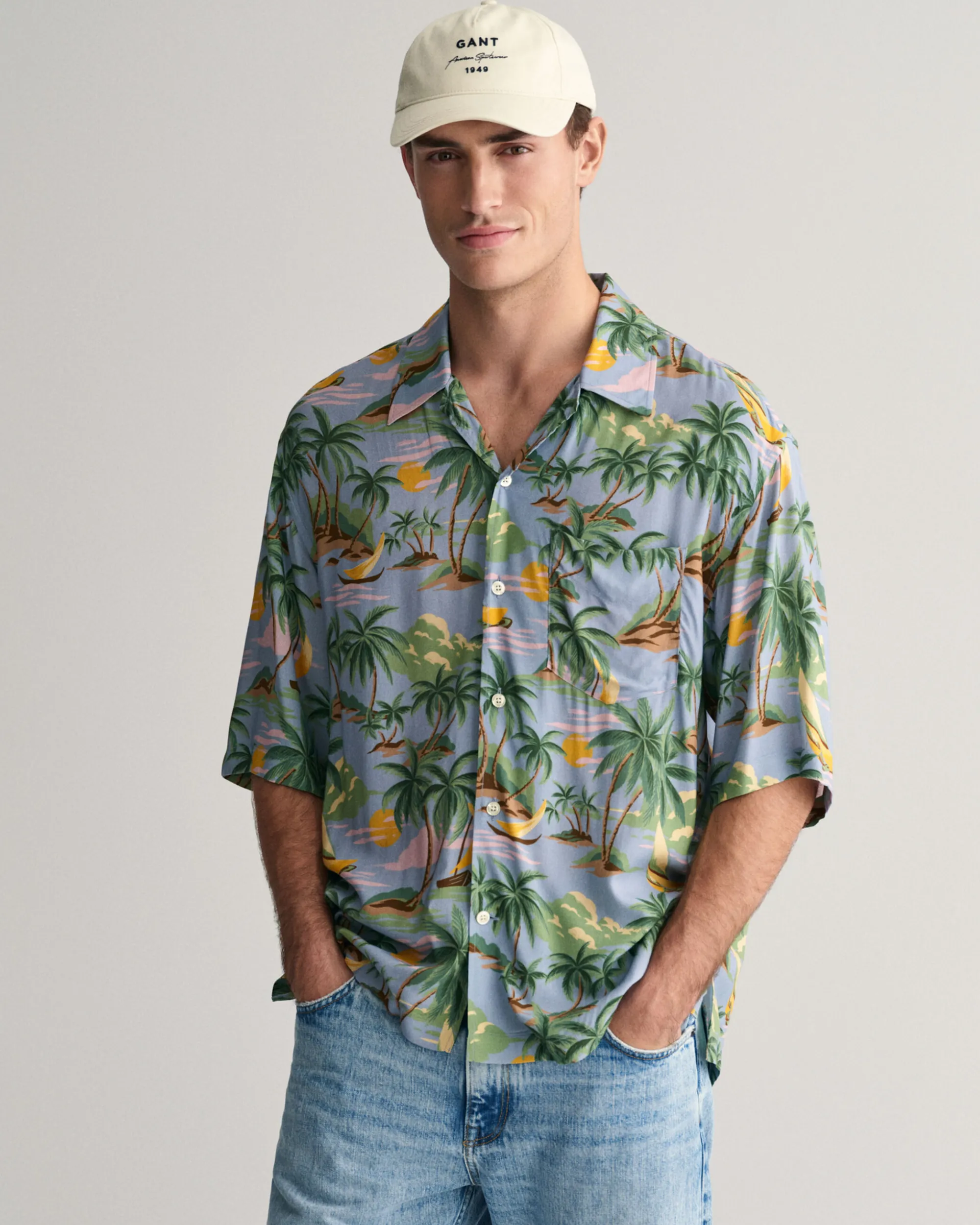 Relaxed Fit Hawaiian Print Short Sleeve Shirt