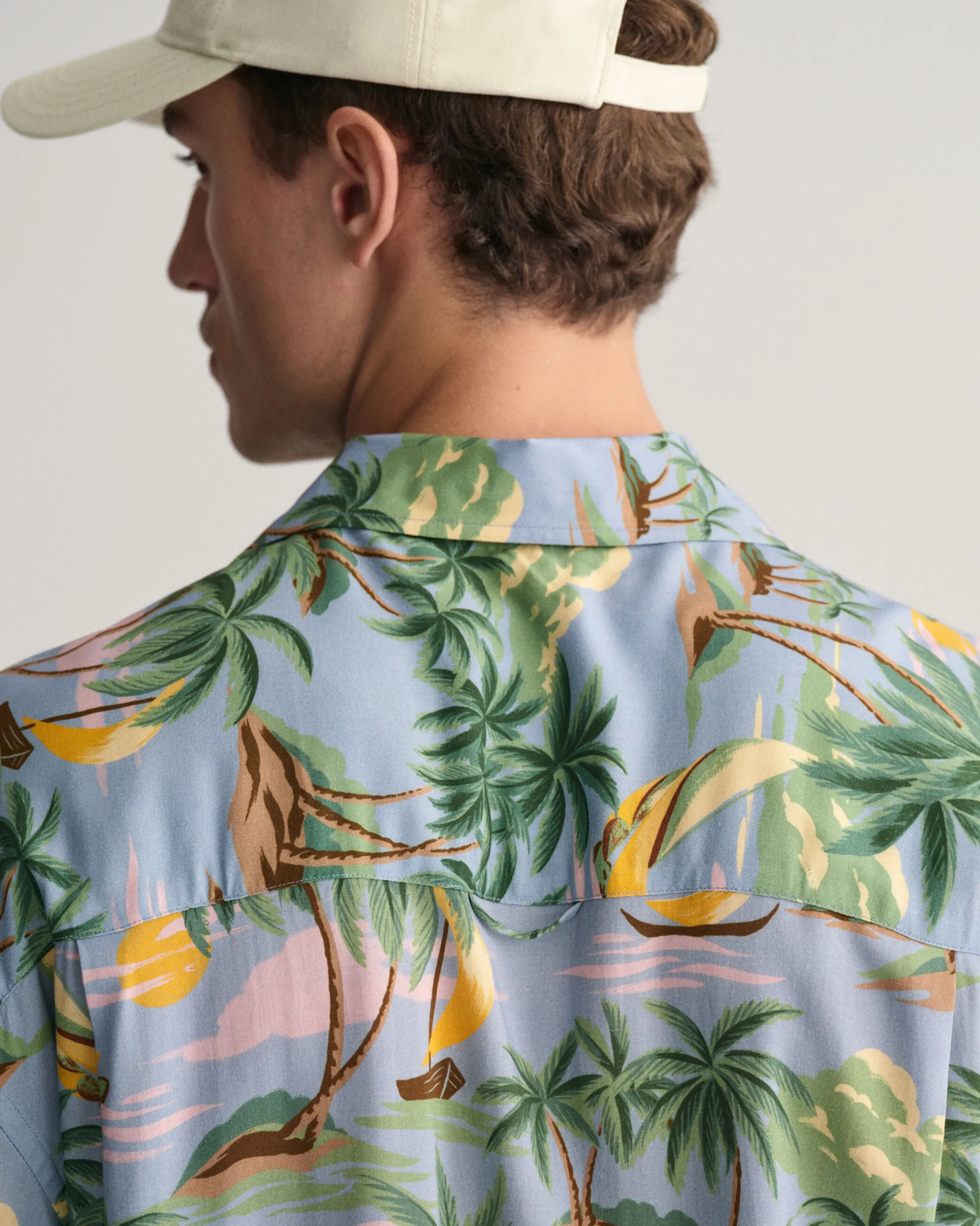 Relaxed Fit Hawaiian Print Short Sleeve Shirt