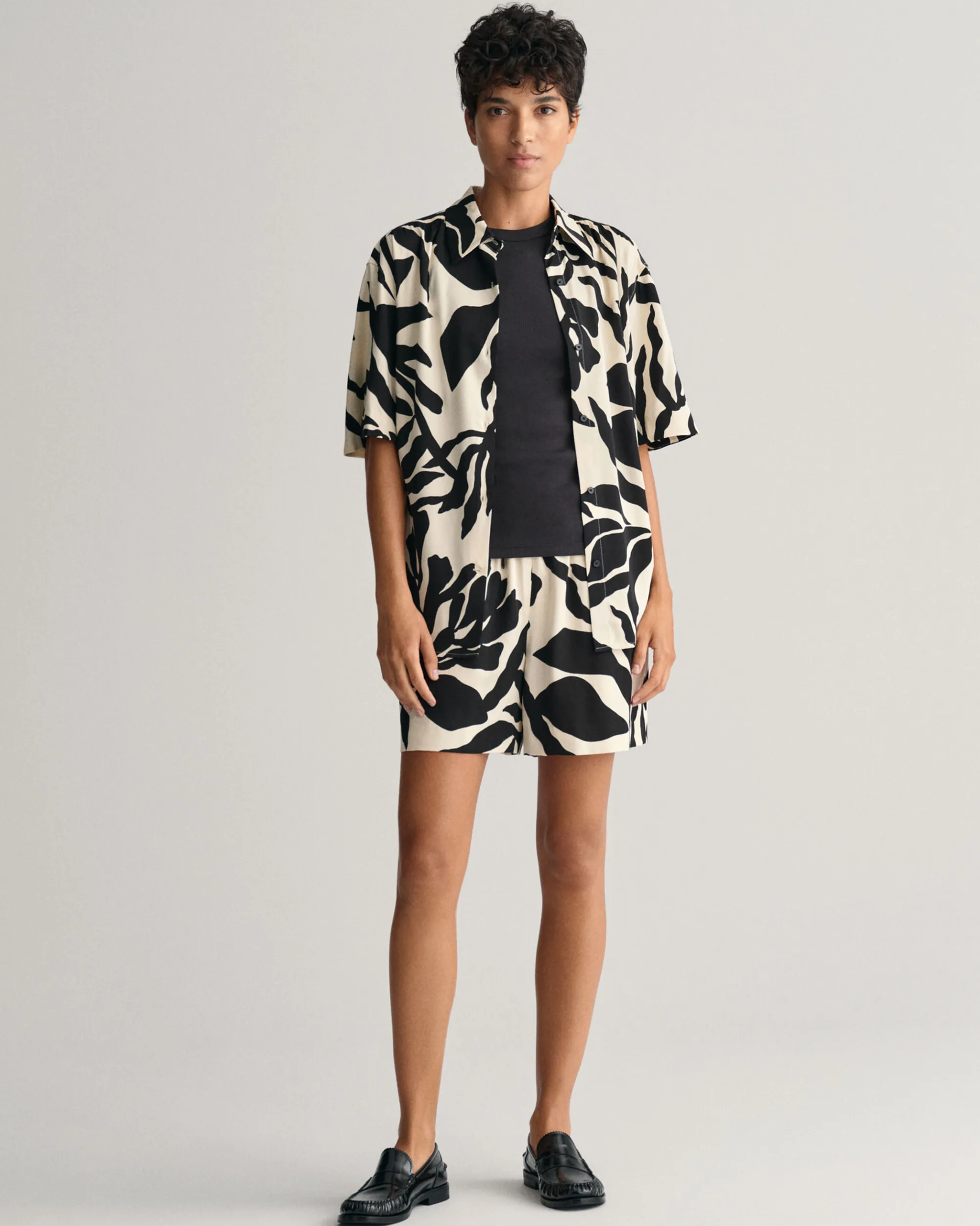 Relaxed Fit Palm Print Pull-On Shorts