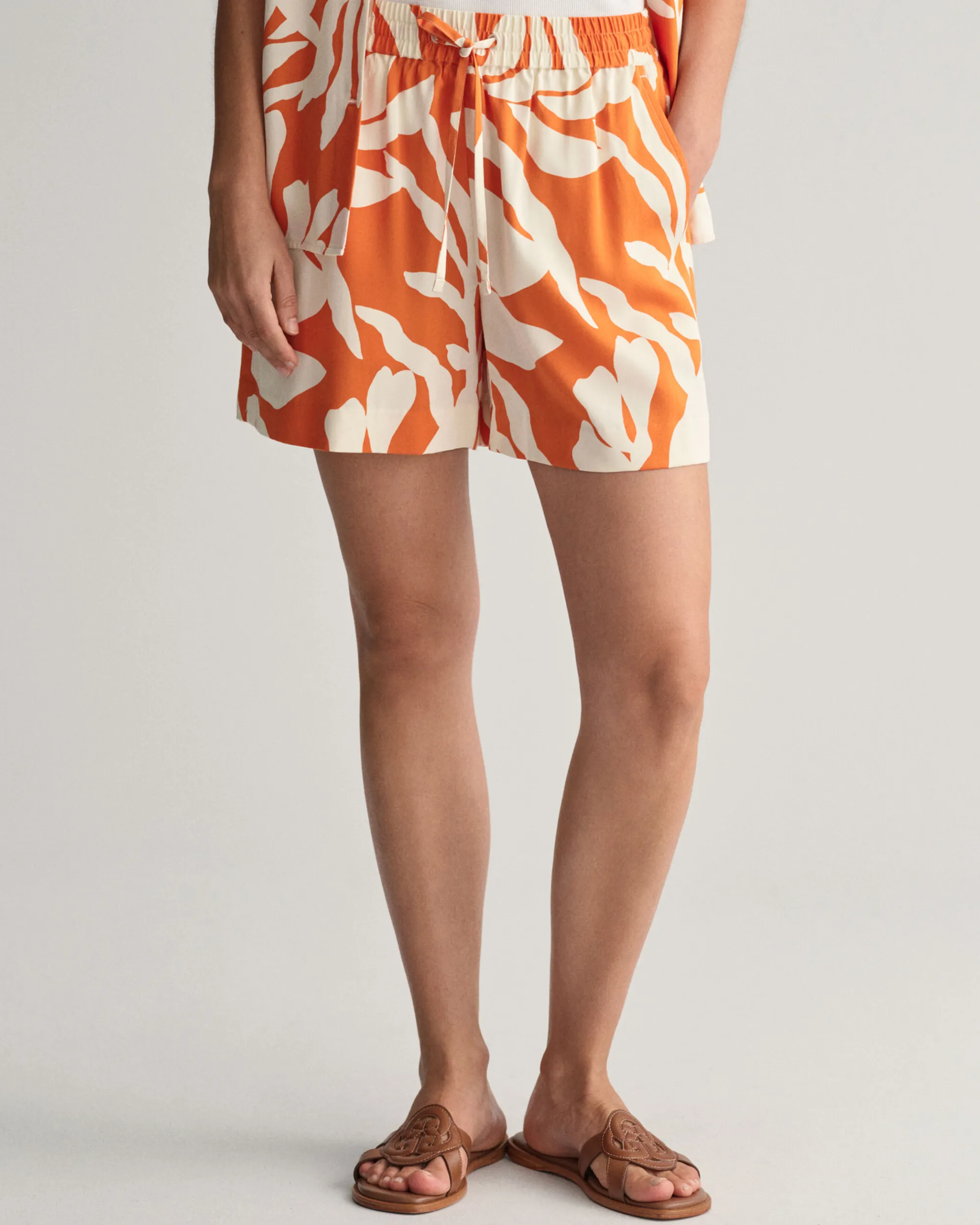 Relaxed Fit Palm Print Pull-On Shorts